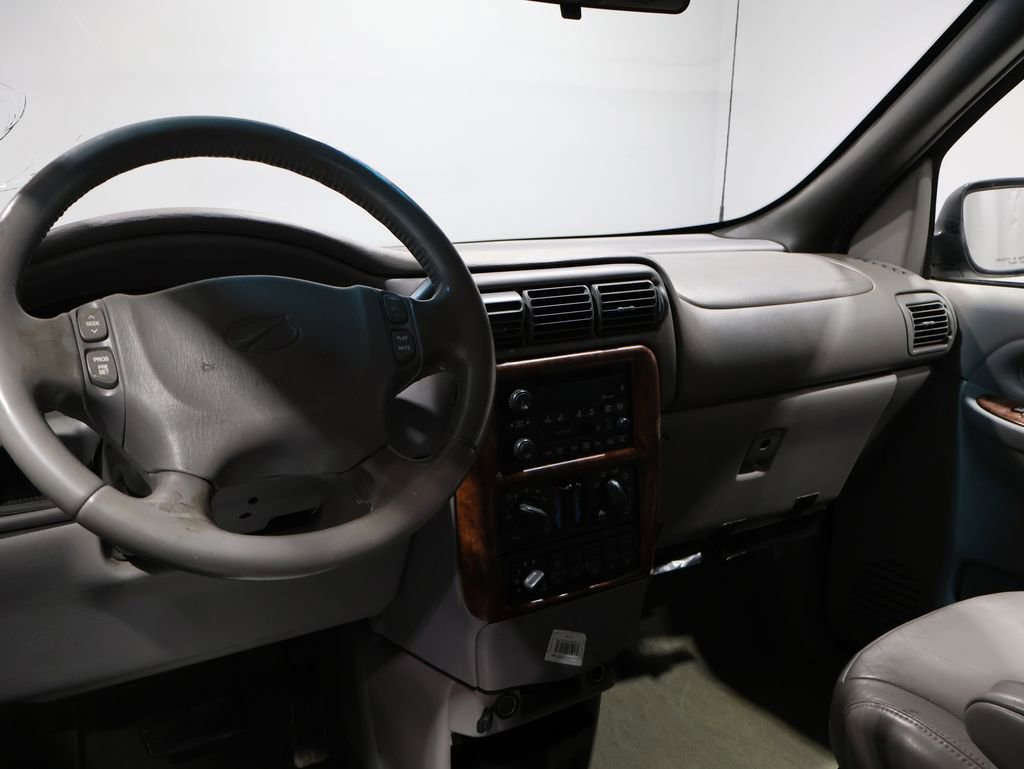 Used 2002 Oldsmobile Silhouette GLS w/ Towing Pkg image 3