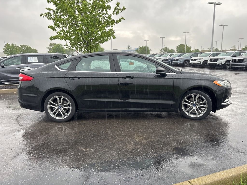 Used 2017 Ford Fusion SE w/ Equipment Group 201A FWD image 10