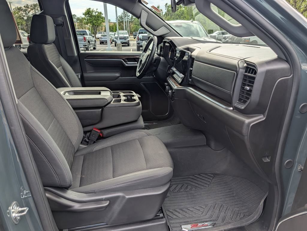 Used 2025 Chevrolet Silverado 1500 LT AWD/4WD image 14