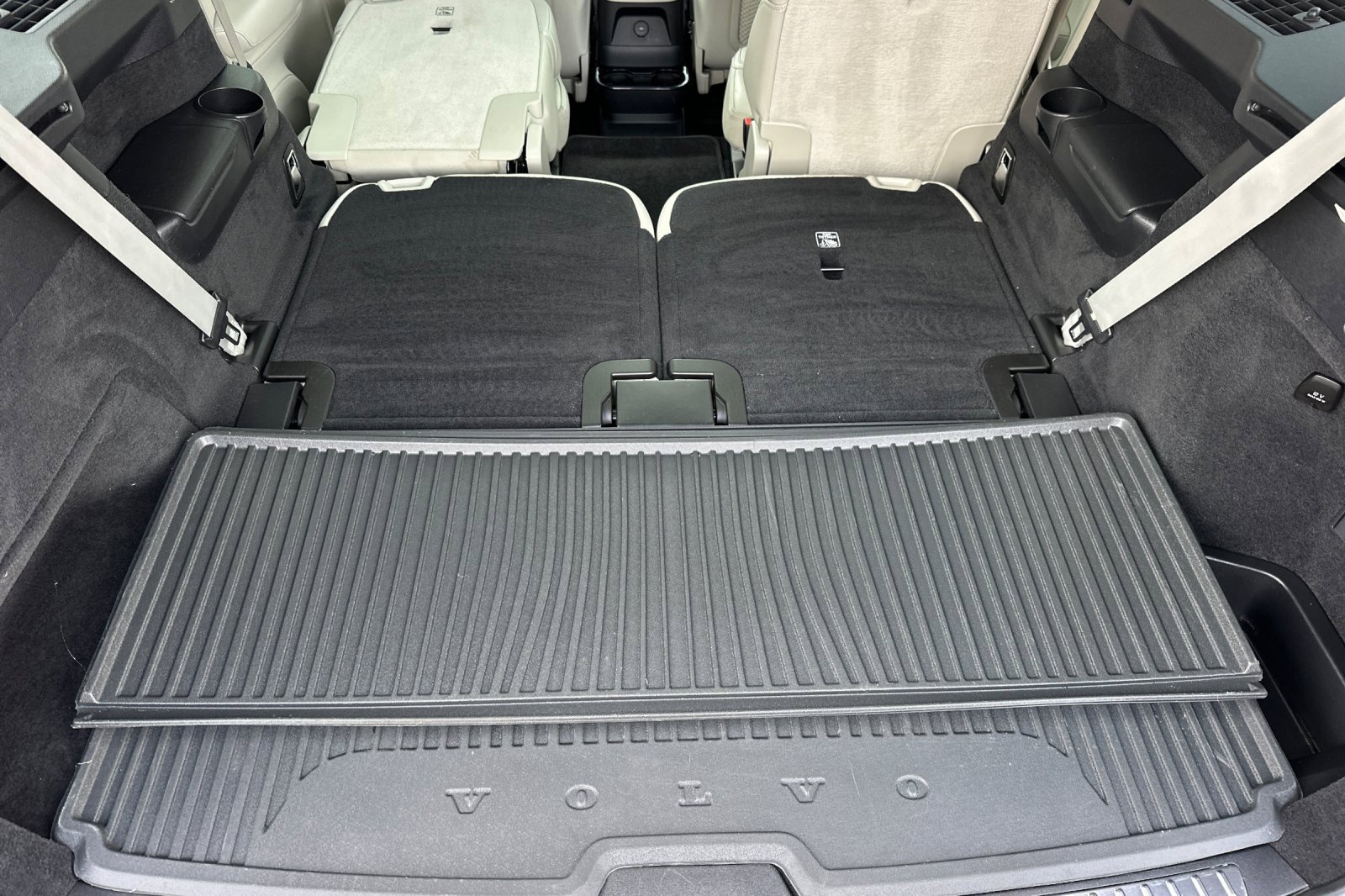 Used 2023 Volvo XC90 T8 Ultimate image 17