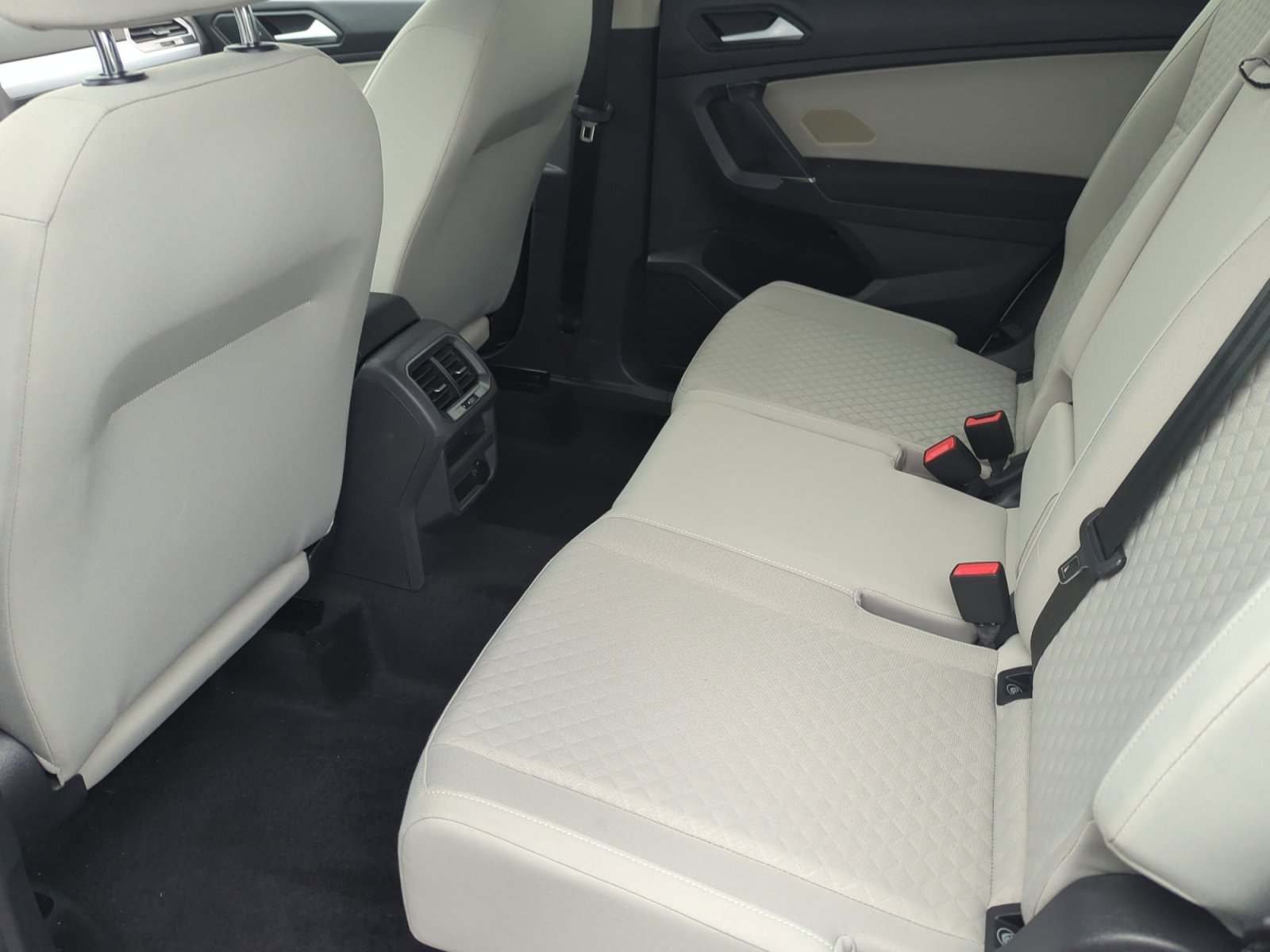 Used 2020 Volkswagen Tiguan S image 17