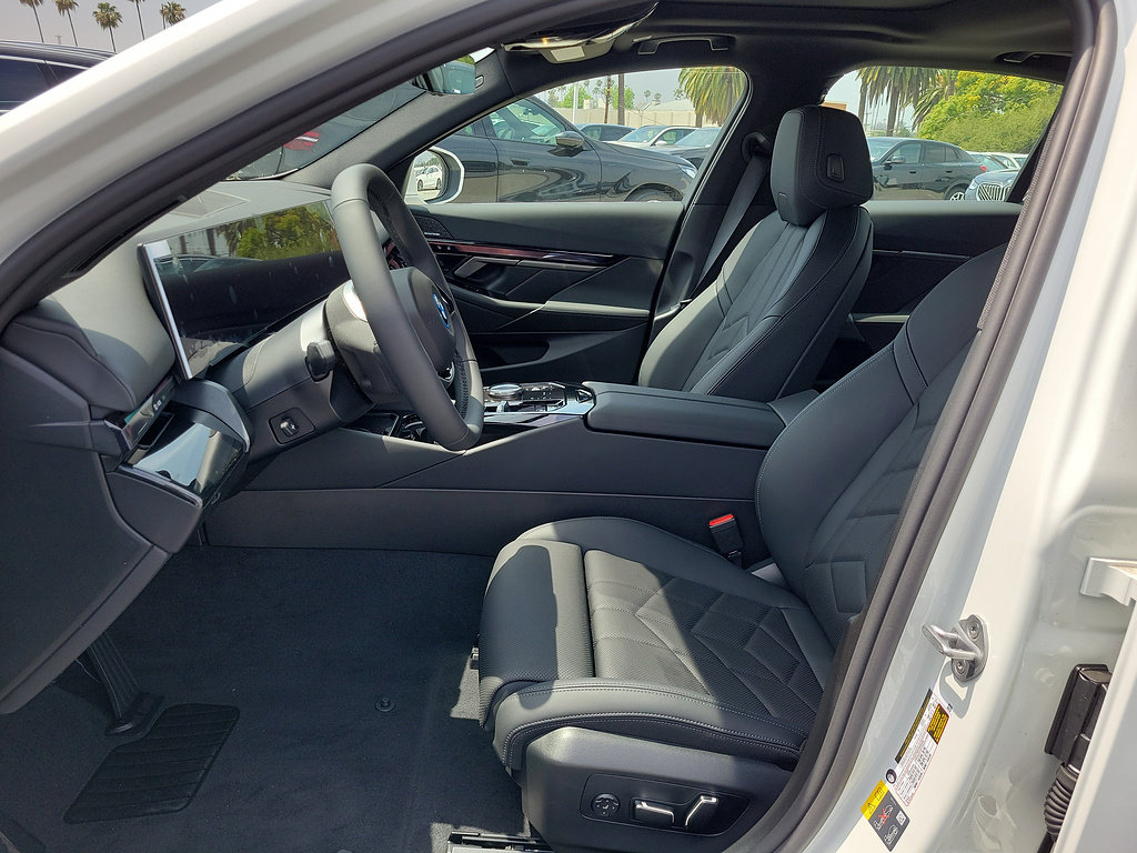 New 2026 BMW i5 M60 w/ Convenience Package RWD image 19