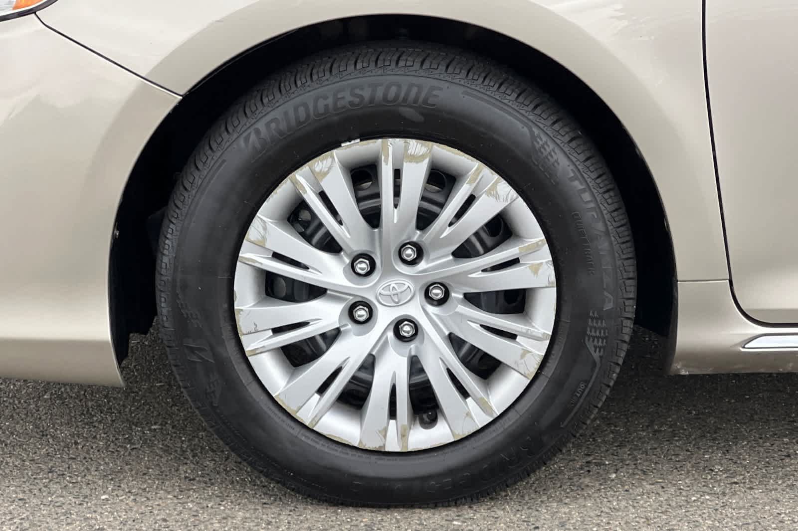 Used 2013 Toyota Camry LE FWD image 28