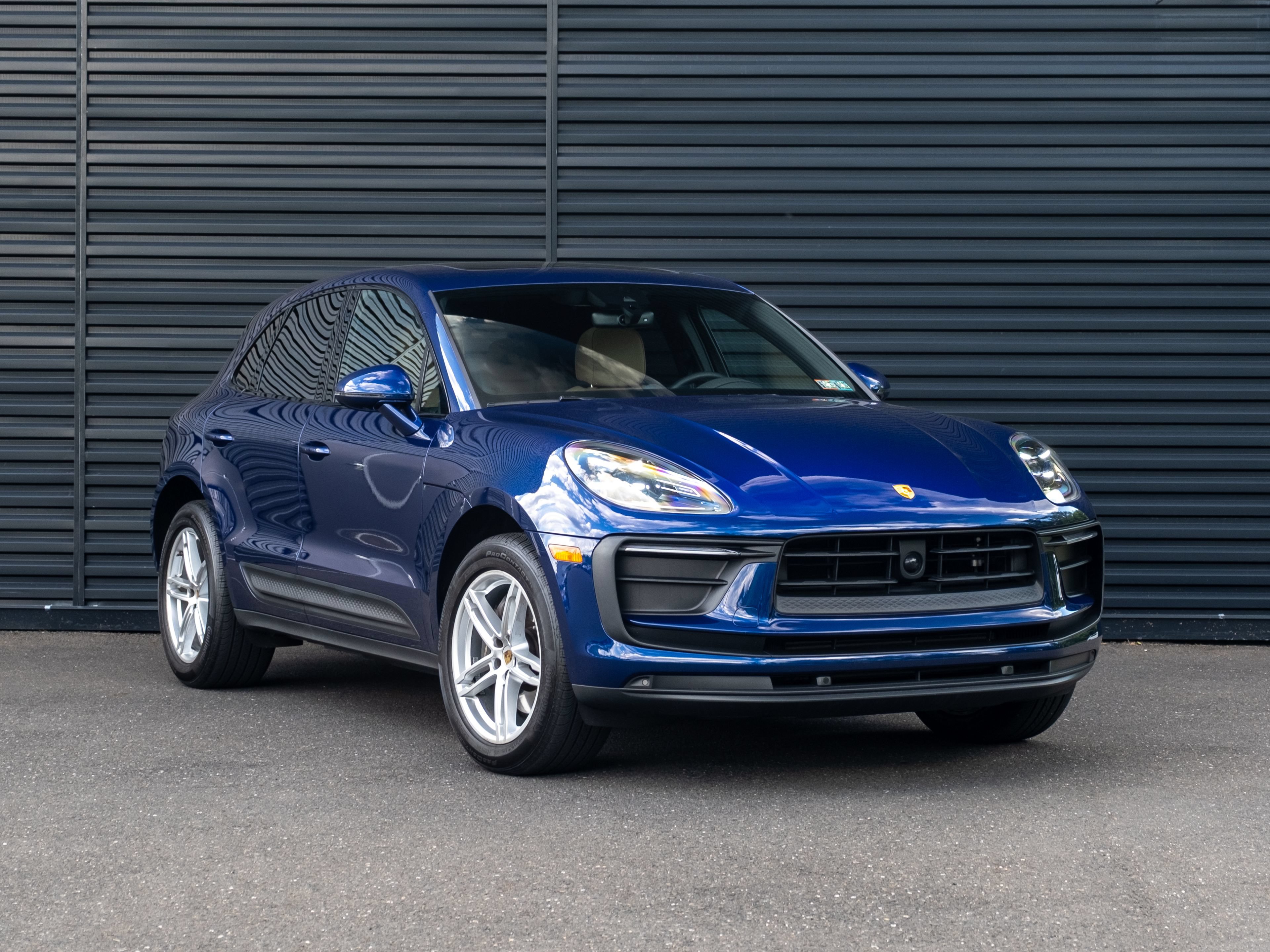 Certified 2024 Porsche Macan AWD/4WD image 10