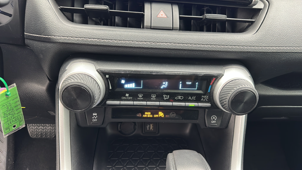 Used 2025 Toyota RAV4 LE AWD/4WD image 18