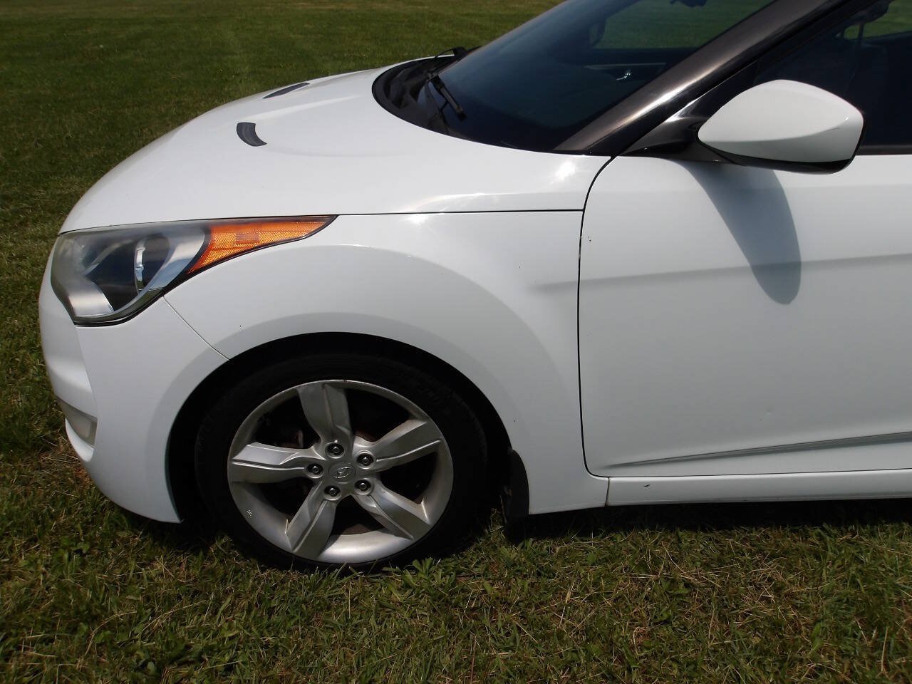 Used 2013 Hyundai Veloster w/ Tech Pkg FWD image 32
