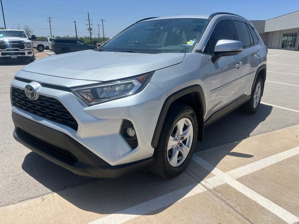 Used 2021 Toyota RAV4 XLE w/ Convenience Package FWD image 1