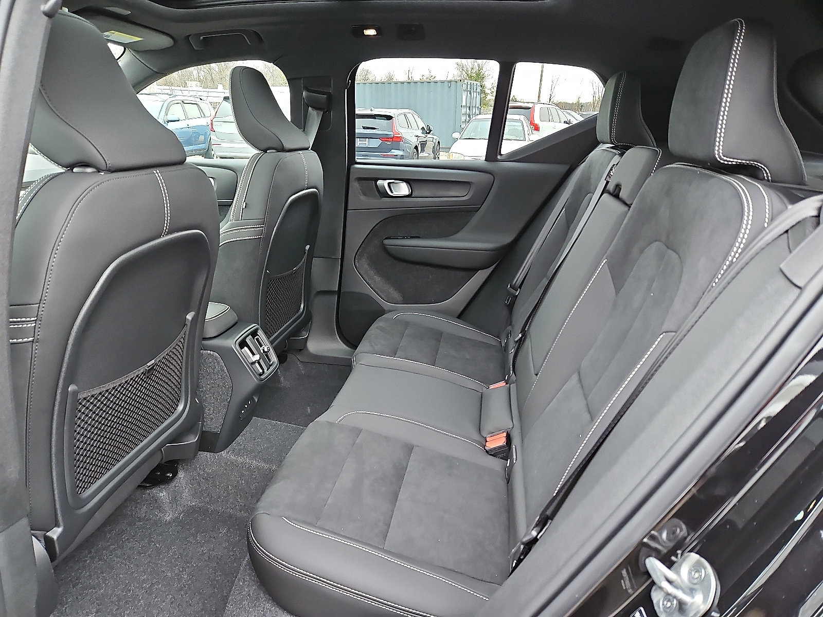 New 2026 Volvo XC40 B5 Ultra w/ Protection Package Premier AWD/4WD image 8