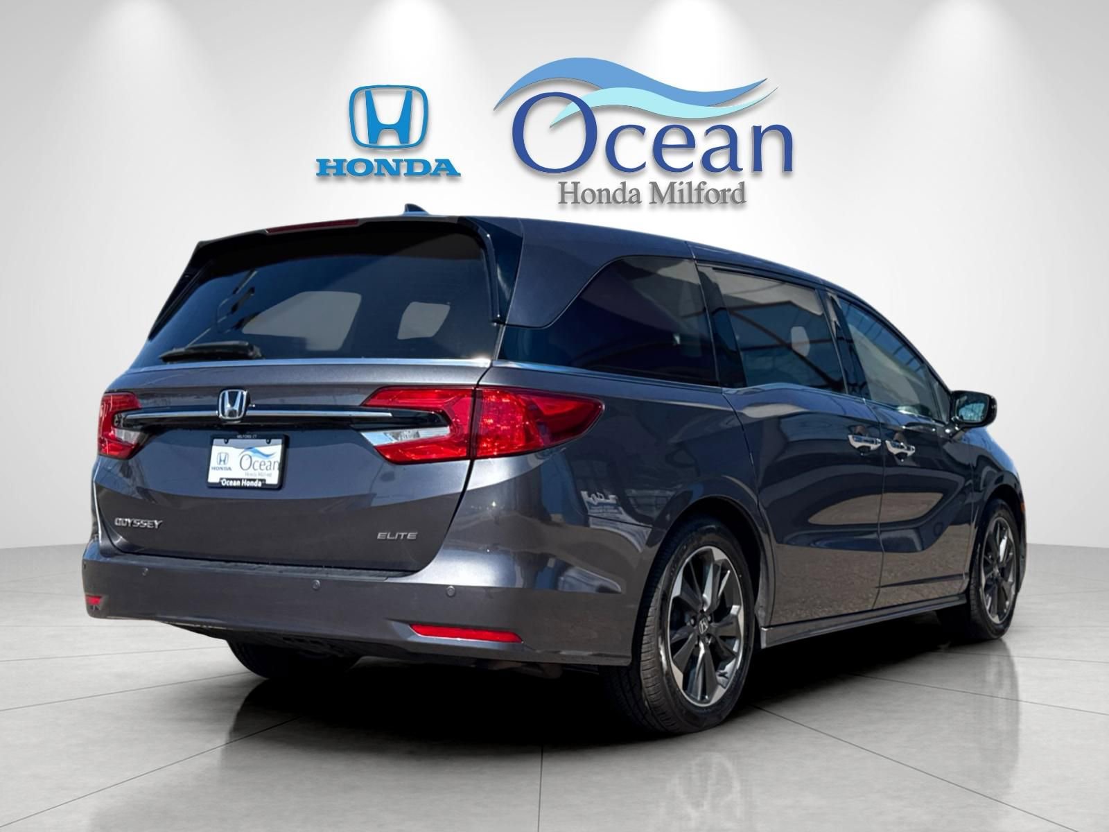 Used 2023 Honda Odyssey Elite image 3