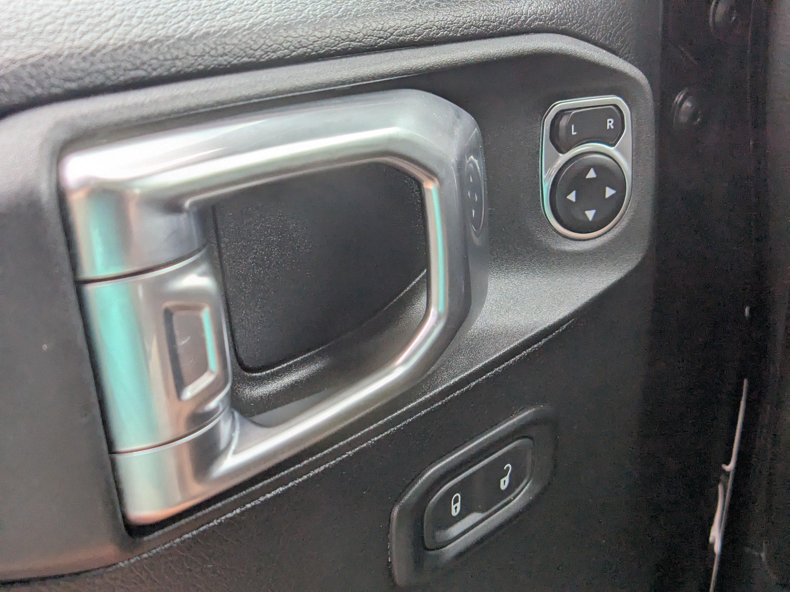 Used 2023 Jeep Wrangler Unlimited w/ Cold Weather Group AWD/4WD image 24