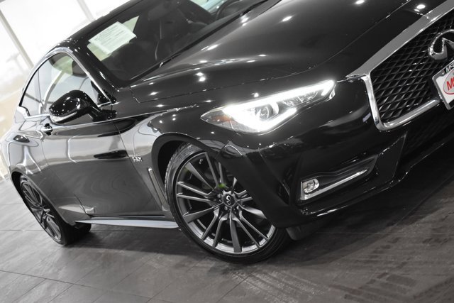 Used 2017 INFINITI Q60 Red Sport 400 image 4