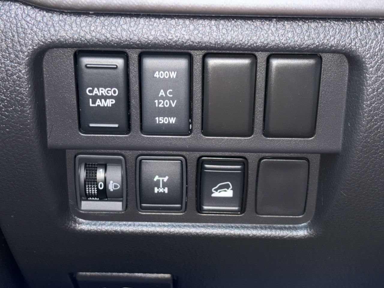 Used 2024 Nissan Titan PRO-4X w/ Pro-4x Convenience Package AWD/4WD image 18