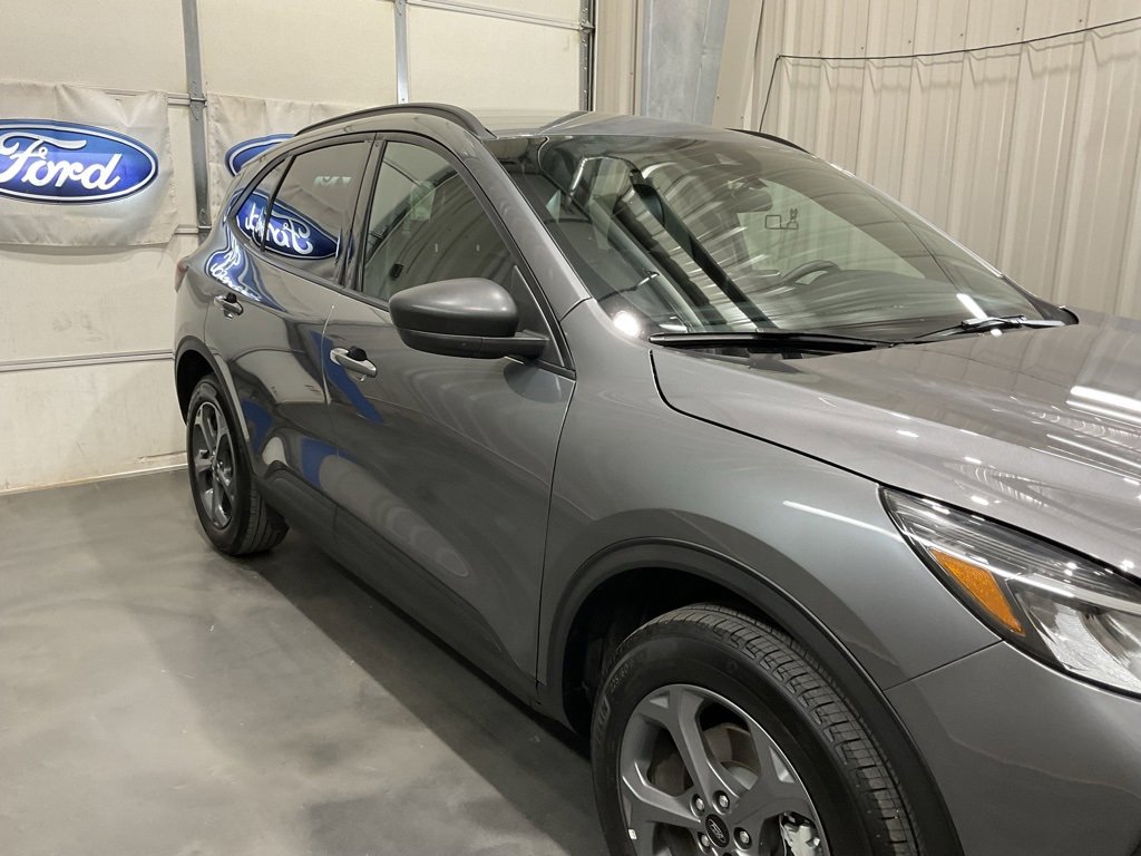 Used 2025 Ford Escape ST-Line image 4
