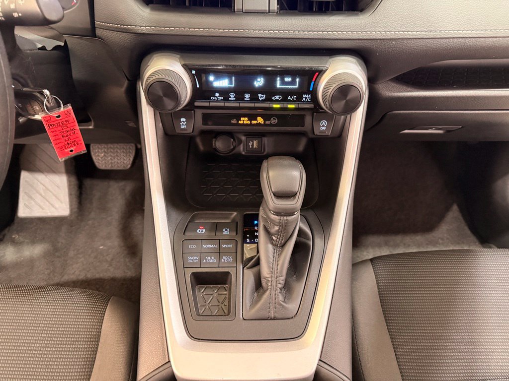 Used 2025 Toyota RAV4 LE AWD/4WD image 23