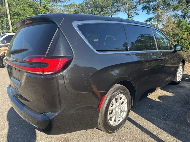 Used 2023 Chrysler Pacifica Touring-L FWD image 5