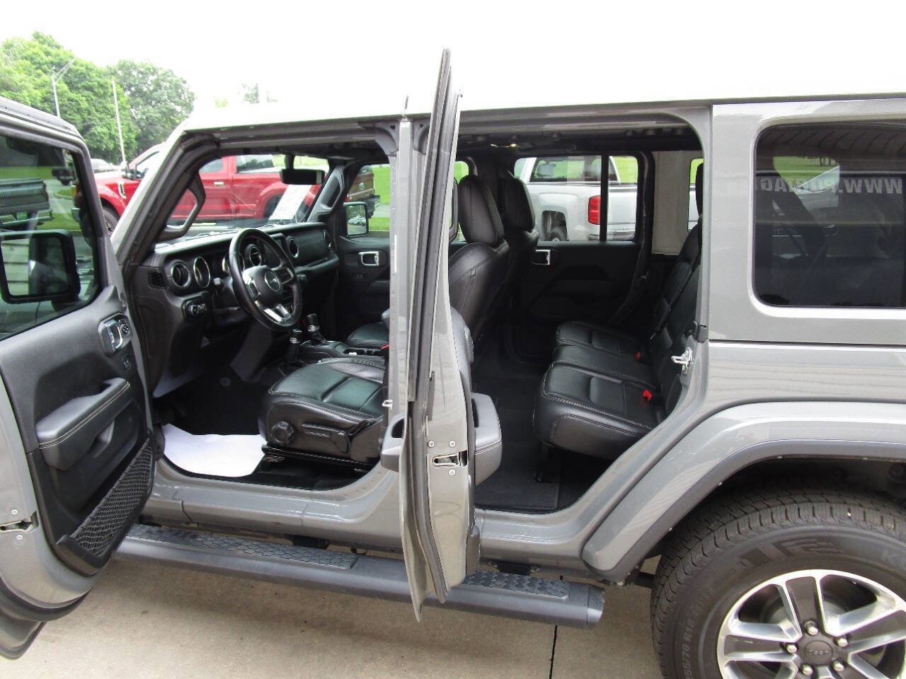 Used 2021 Jeep Wrangler Unlimited Sahara w/ Uconnect 4C Nav & Sound Group image 19