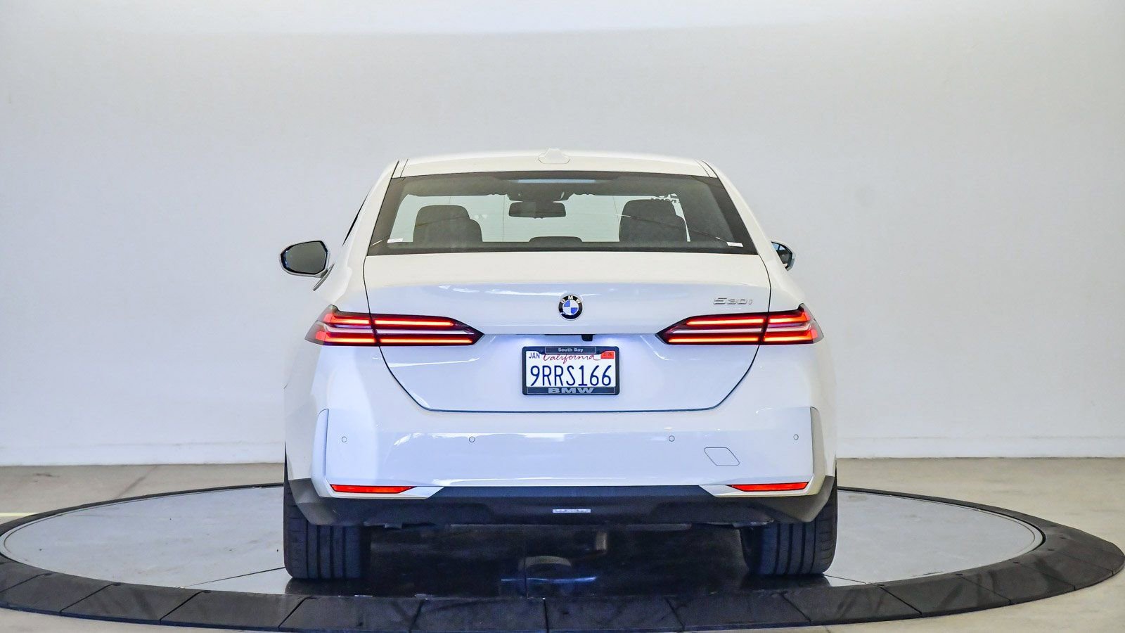 Used 2025 BMW 530i image 3