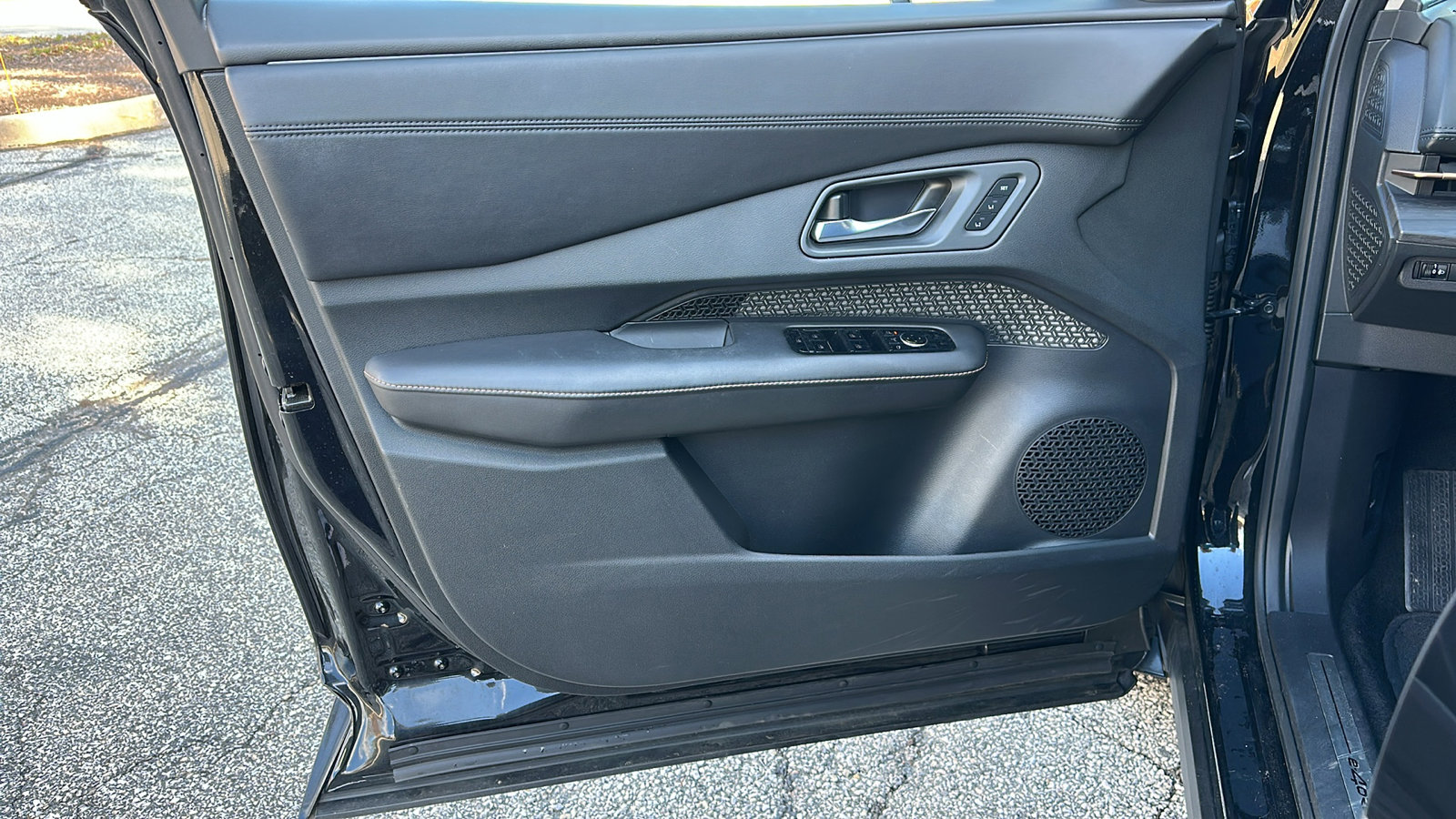 Certified 2024 Nissan Ariya AWD image 13