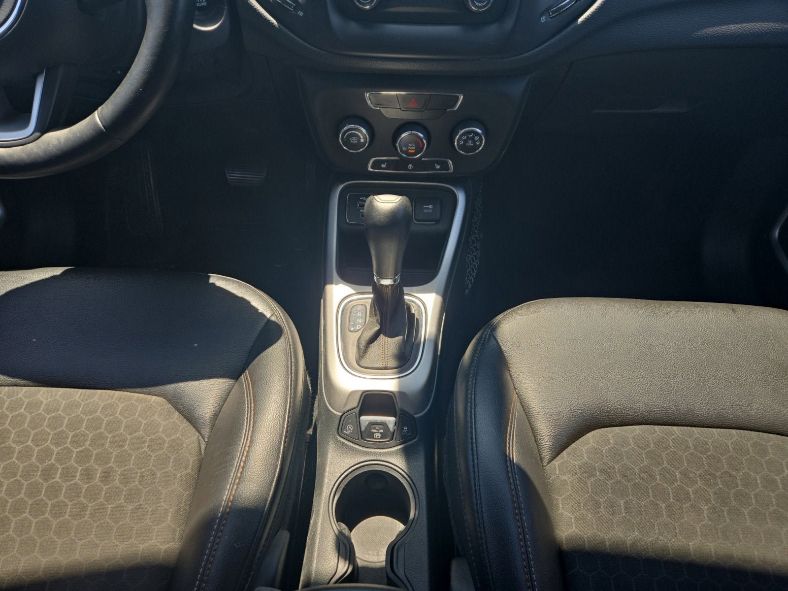 Used 2018 Jeep Compass Latitude w/ Cold Weather Group FWD image 21