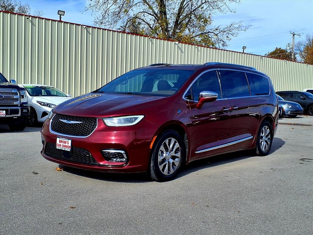 Used 2021 Chrysler Pacifica Limited w/ Uconnect Theater Family Group