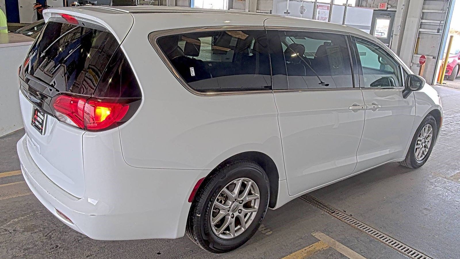 Used 2023 Chrysler Voyager LX image 6