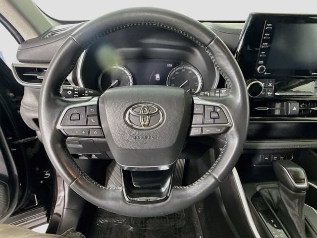 Certified 2021 Toyota Highlander XLE FWD image 13