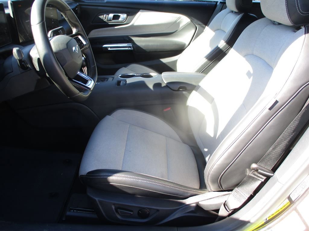 Used 2024 Ford Mustang Convertible image 5