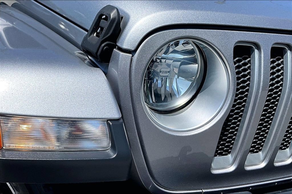 Used 2018 Jeep Wrangler Unlimited Sahara AWD/4WD image 32