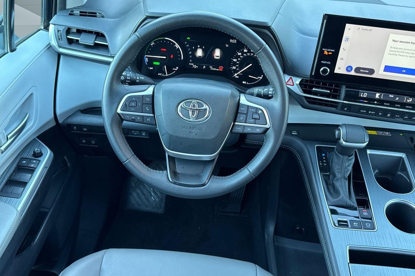 Used 2026 Toyota Sienna XLE FWD image 30