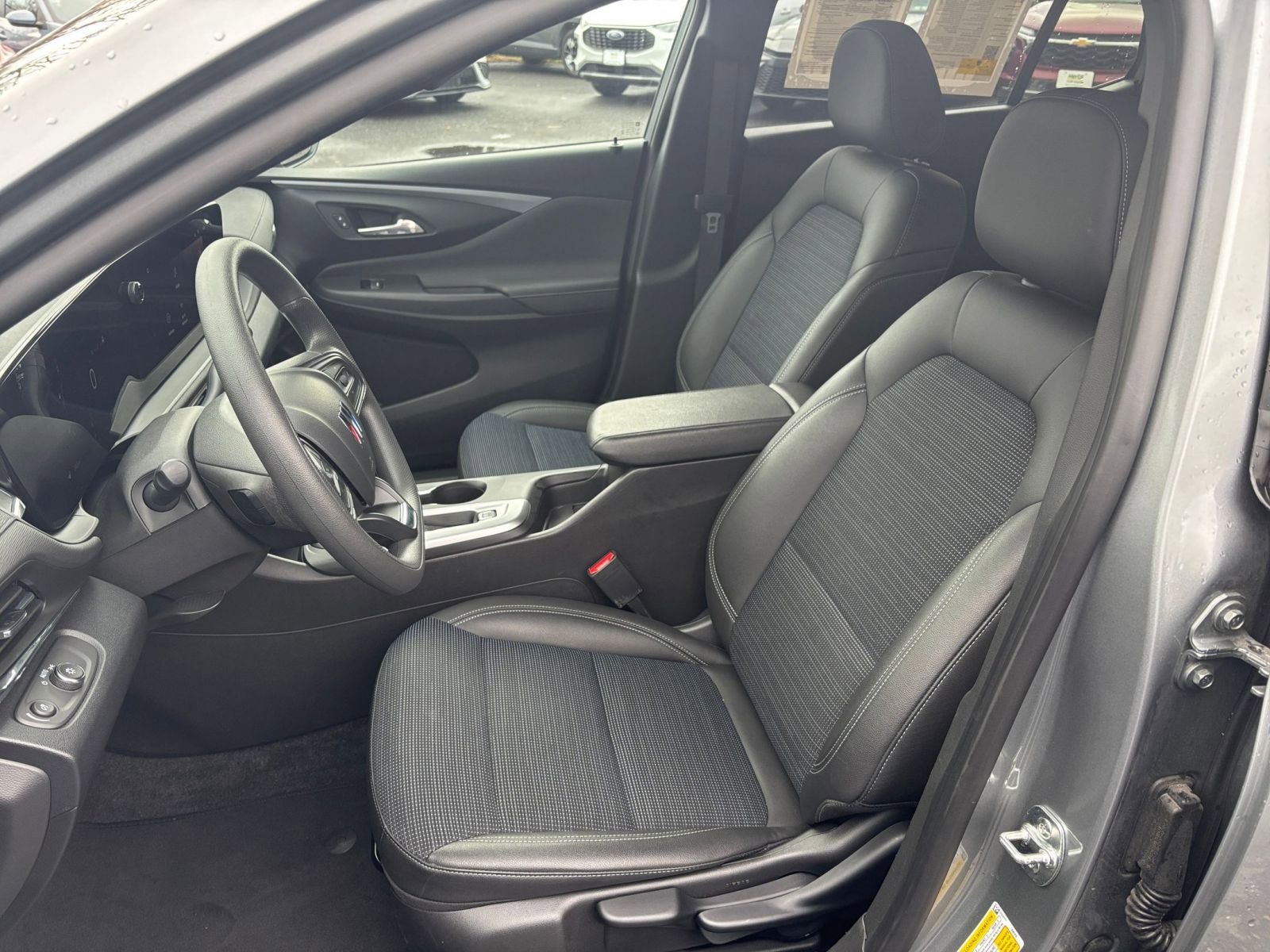 Used 2025 Buick Envista Preferred image 36