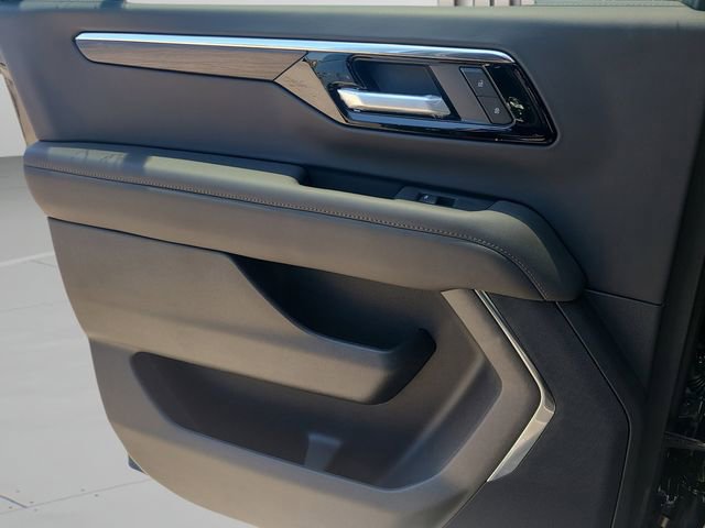 New 2026 Chevrolet Suburban LS RWD image 13