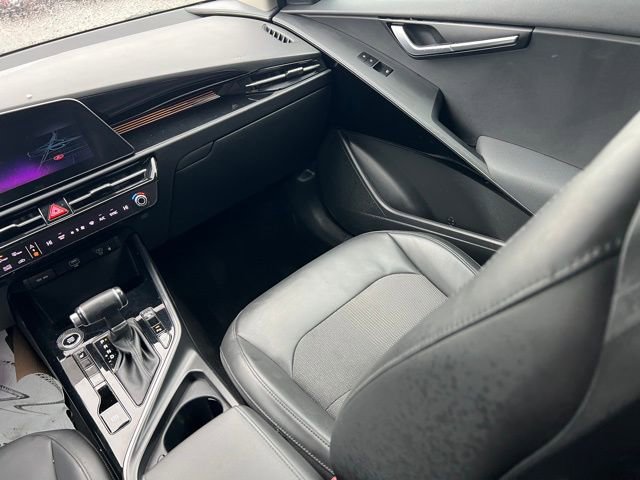 Used 2023 Kia Niro EX image 11