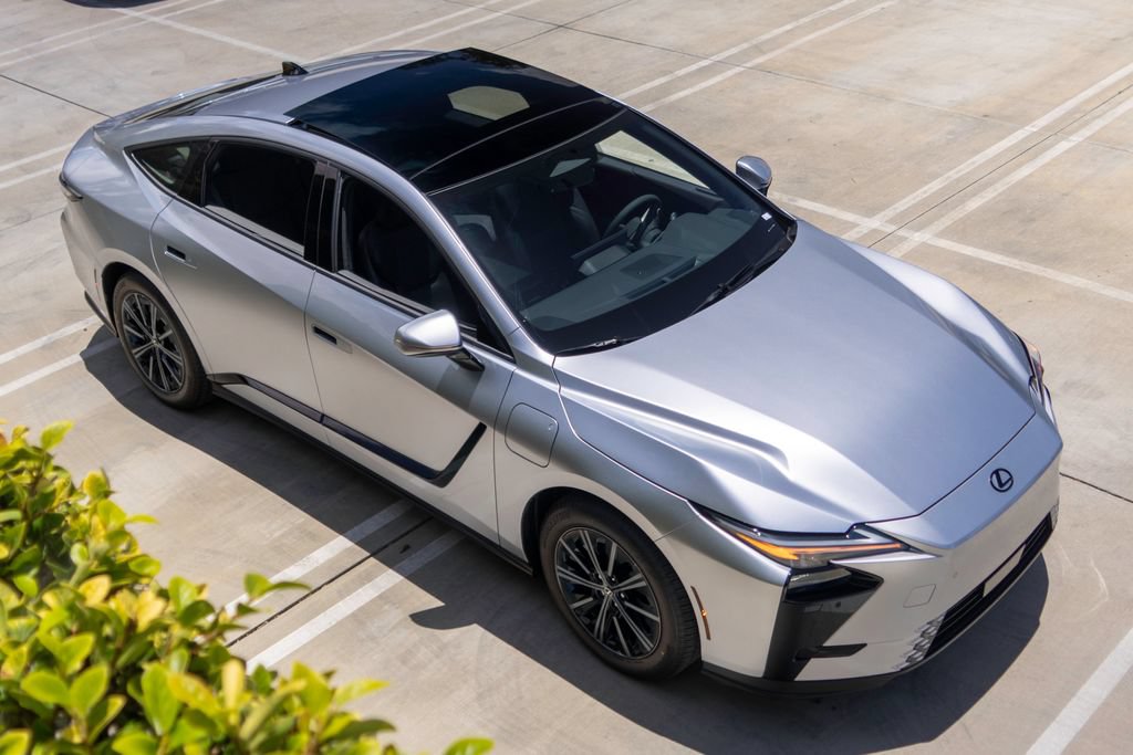 New 2026 Lexus ES 350e w/ Convenience Package FWD image 2