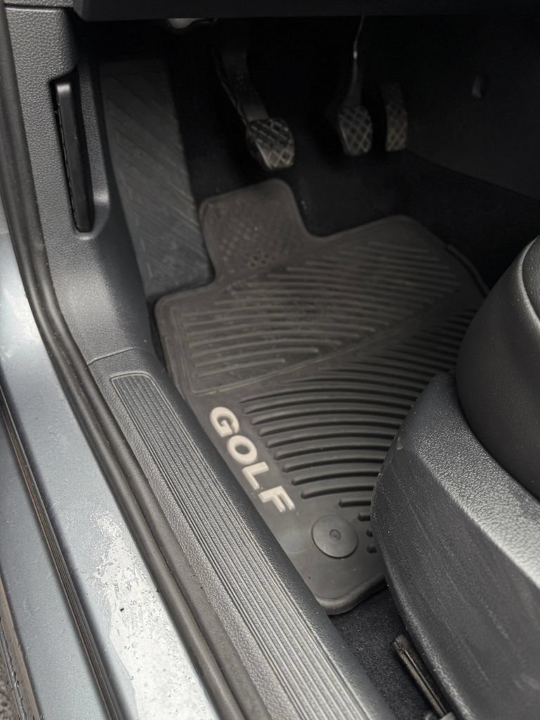 Used 2015 Volkswagen Golf S FWD image 14