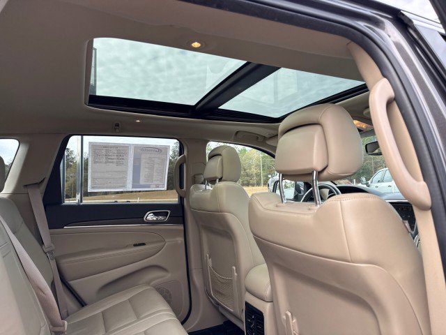 Used 2017 Jeep Grand Cherokee Limited w/ Luxury Group II image 12