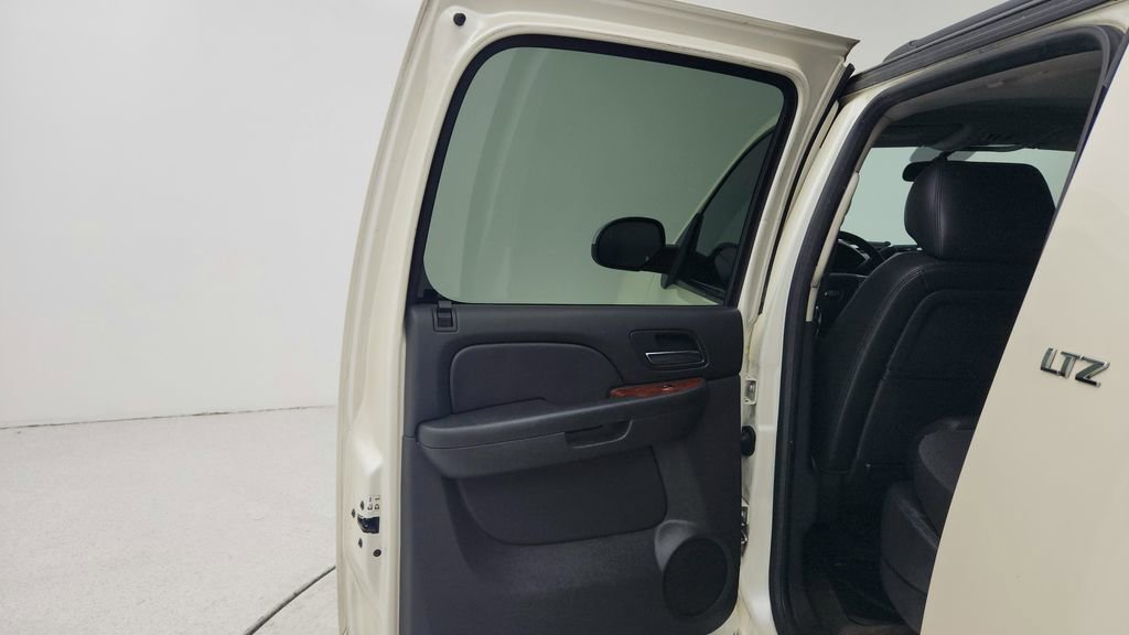 Used 2013 Chevrolet Suburban LTZ image 21