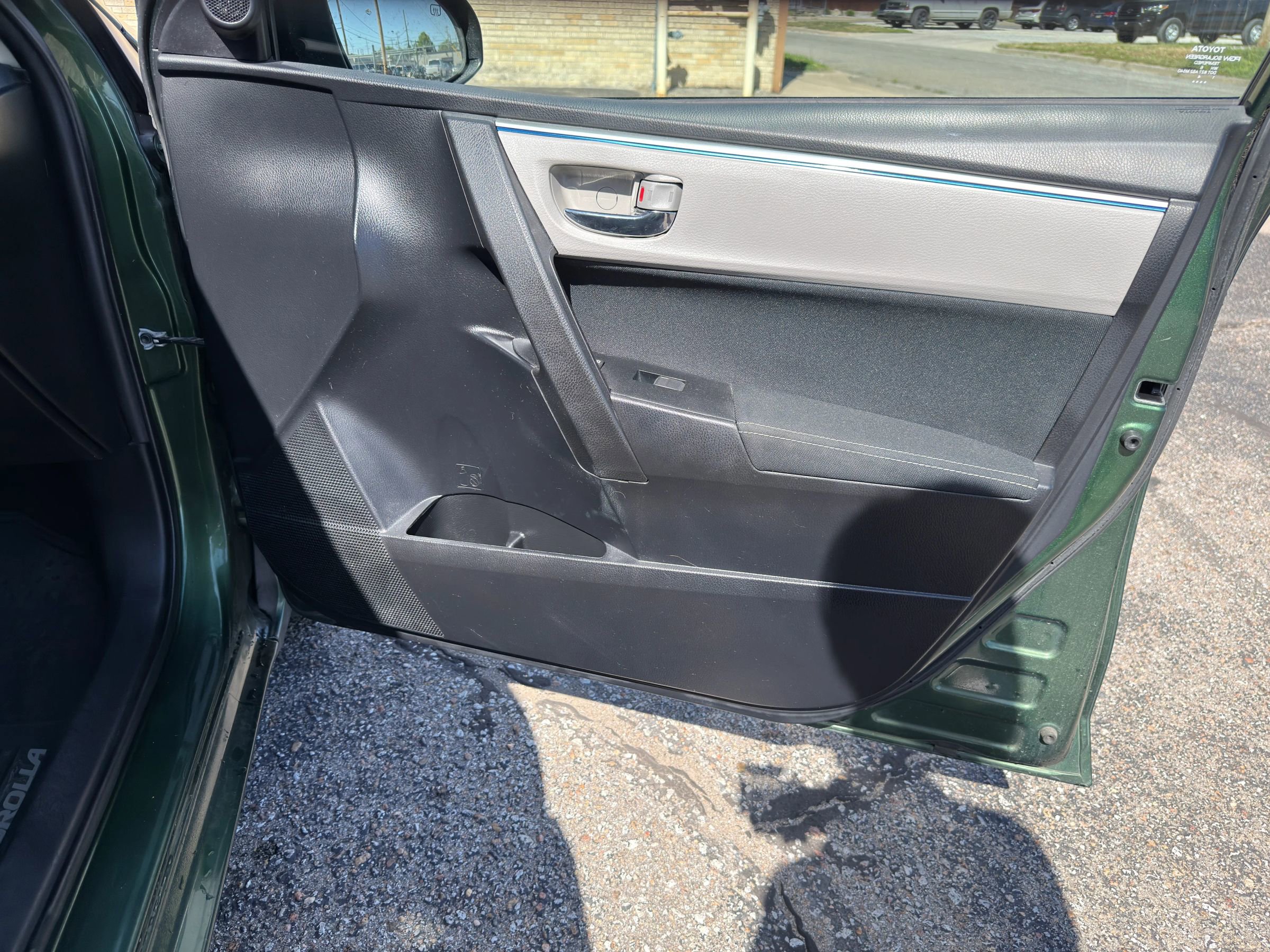 Used 2016 Toyota Corolla LE FWD image 26