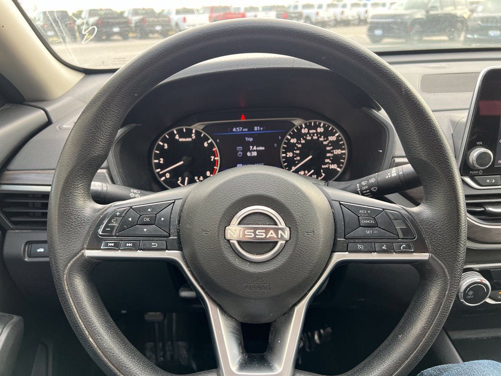 Used 2024 Nissan Altima 2.5 SV FWD image 14
