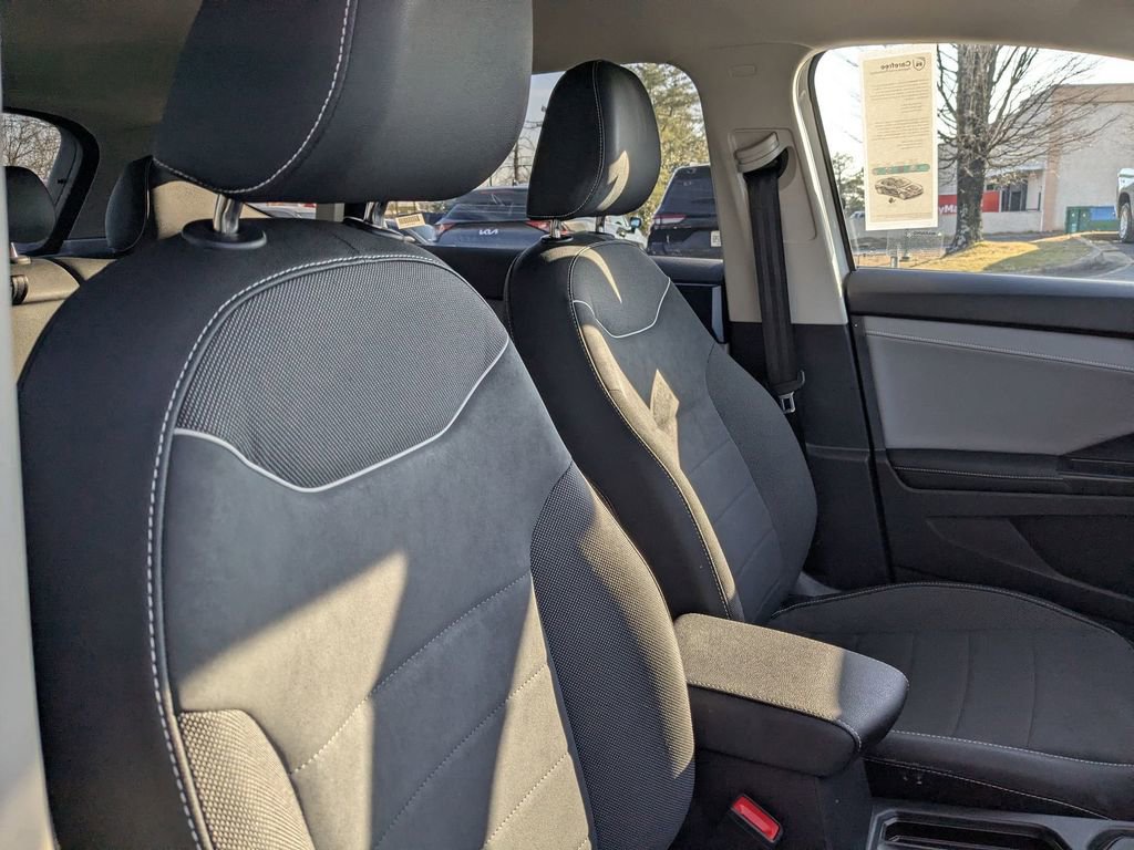 Used 2024 Volkswagen Taos SE image 61