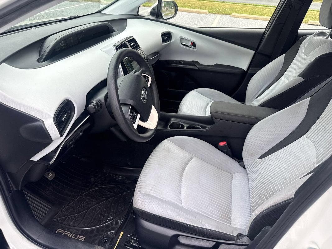 Used 2017 Toyota Prius Two FWD image 10