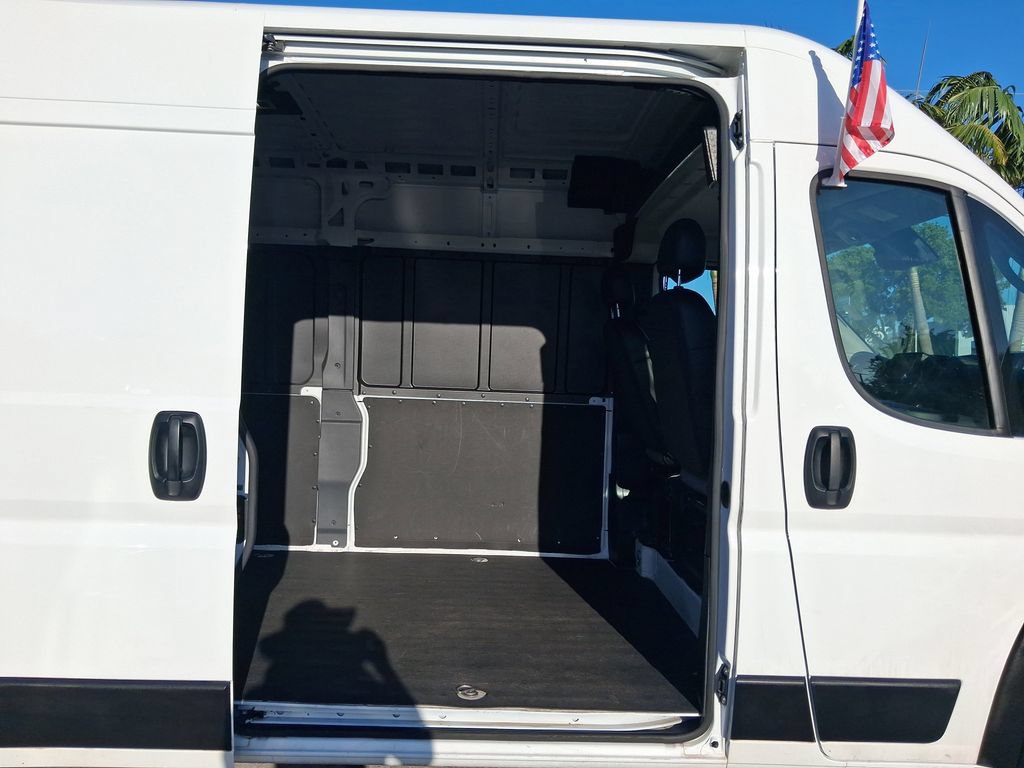 Used 2025 RAM ProMaster 2500 w/ Convenience Group FWD image 8
