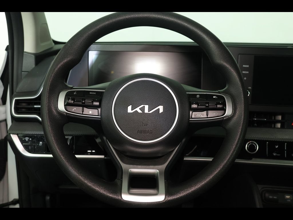 Used 2025 Kia Sportage LX FWD image 8