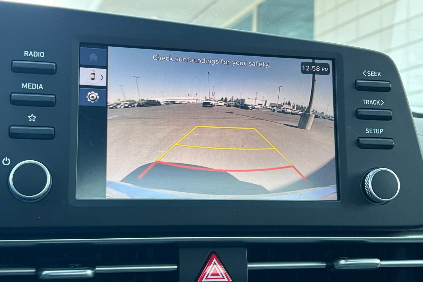 Used 2024 Hyundai Elantra SE FWD image 18