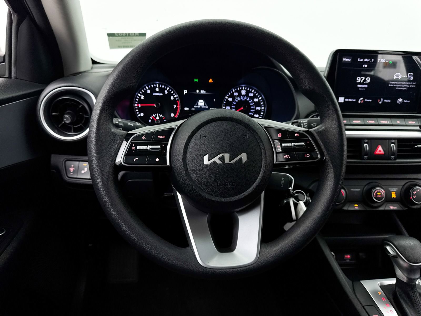 Used 2024 Kia Forte LXS w/ LXS Technology Package image 3