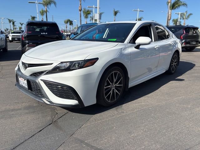 Used 2023 Toyota Camry SE FWD image 3