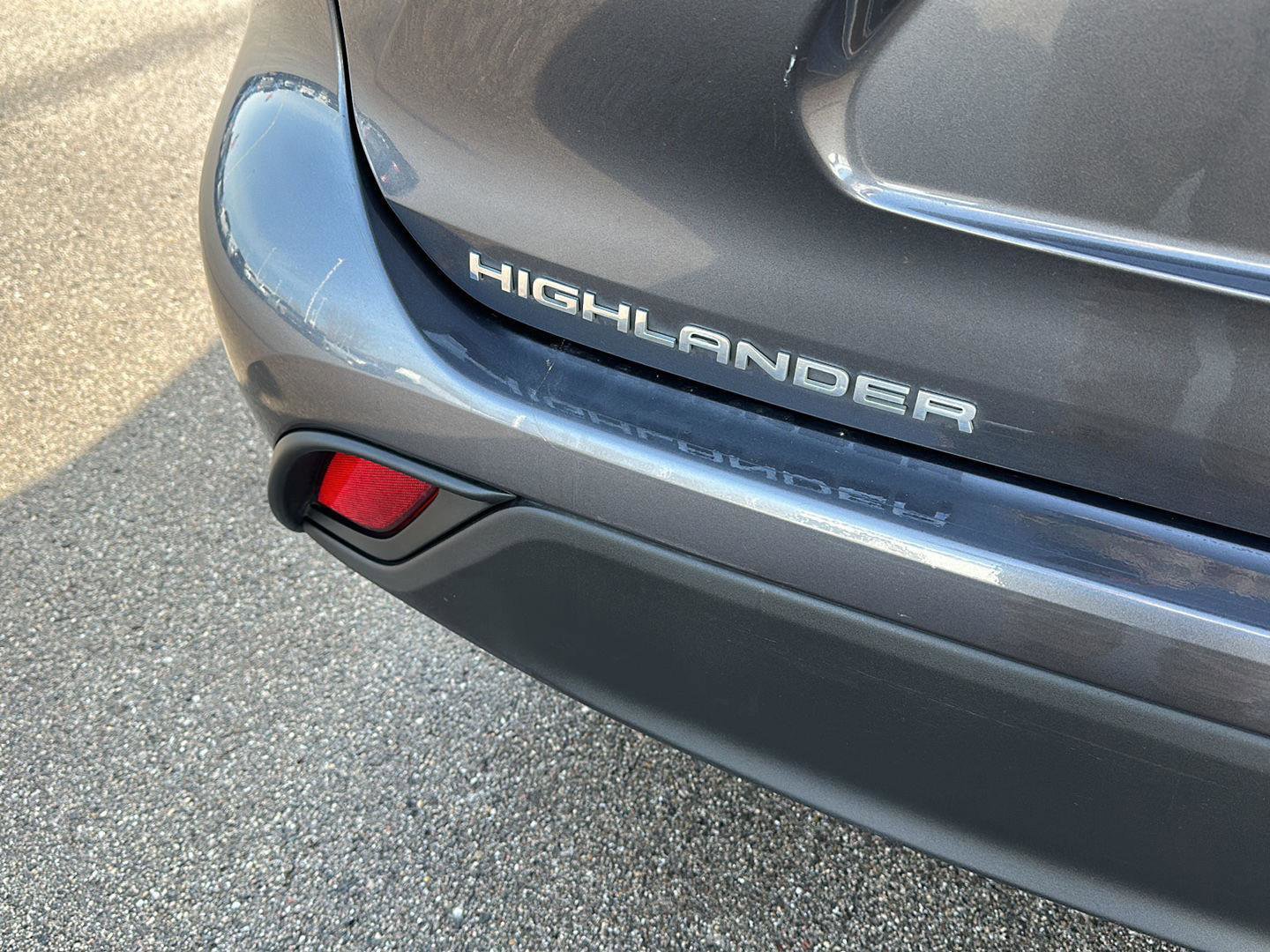 Used 2021 Toyota Highlander XLE image 6