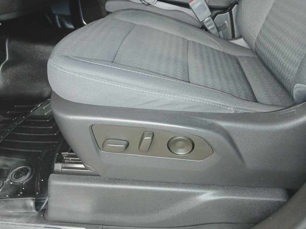 Used 2023 Chevrolet Silverado 1500 LT AWD/4WD image 15