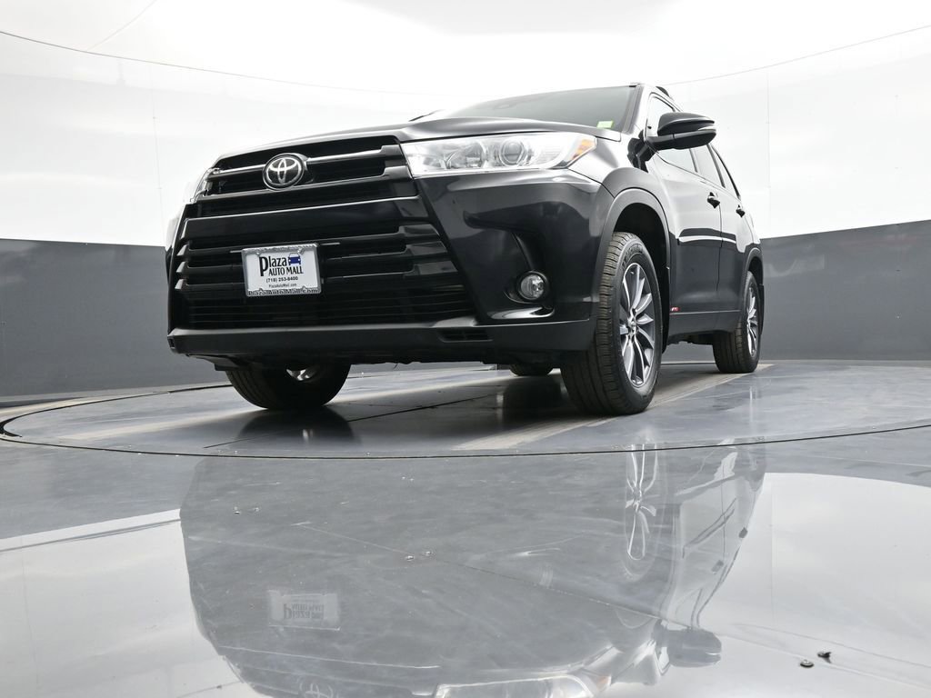 Certified 2019 Toyota Highlander XLE AWD/4WD image 28