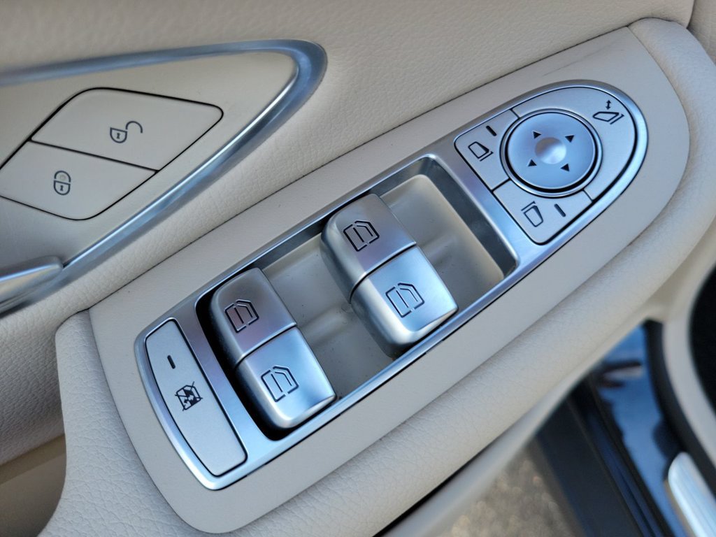 Used 2020 Mercedes-Benz GLC 300 image 24