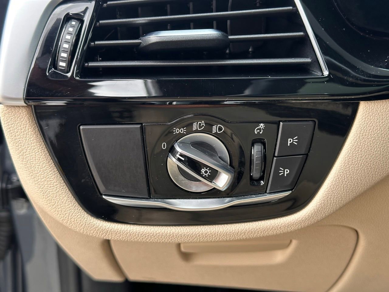 Used 2022 BMW 530i w/ Premium Package image 27